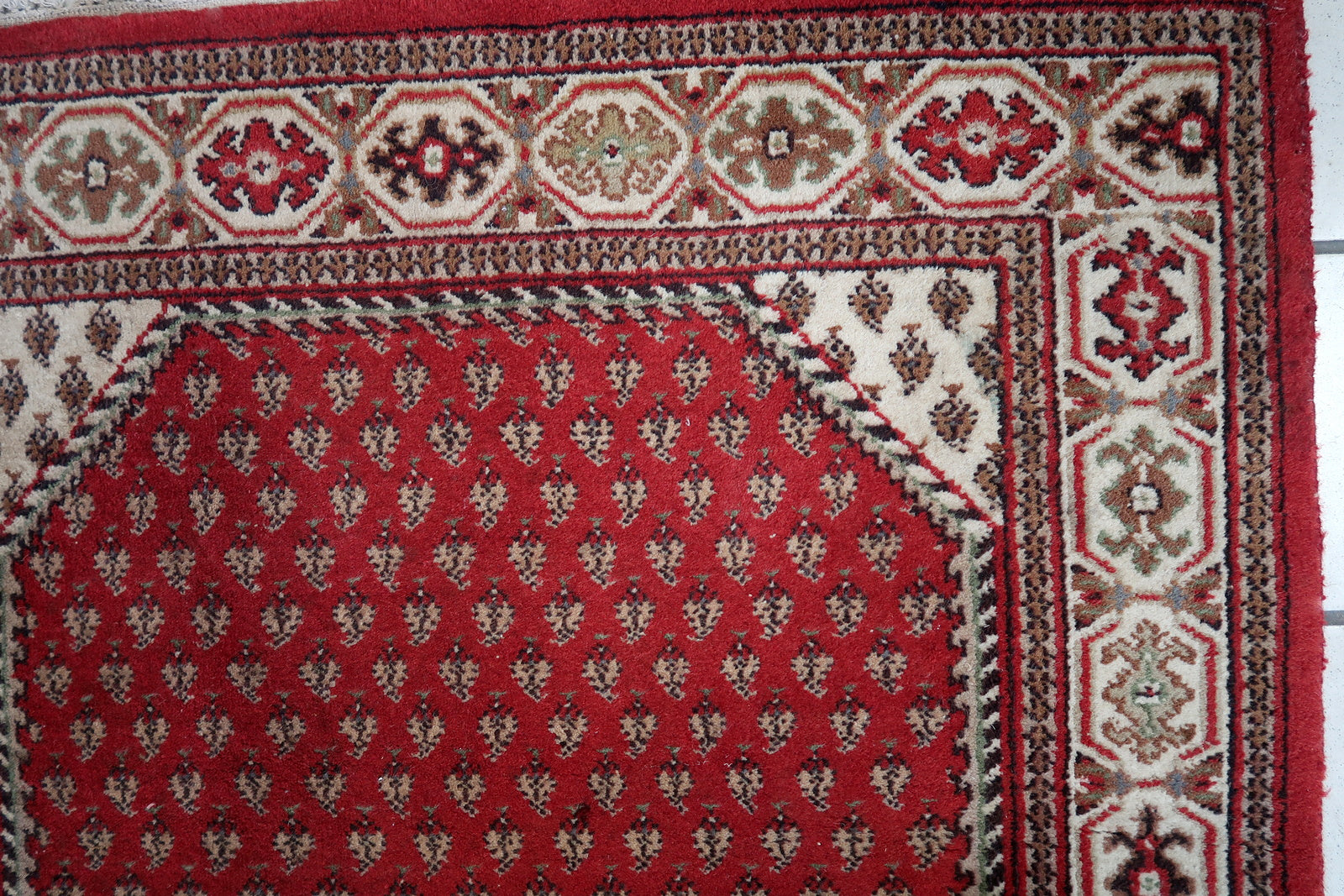 Handmade vintage Indian Seraband rug 1970s