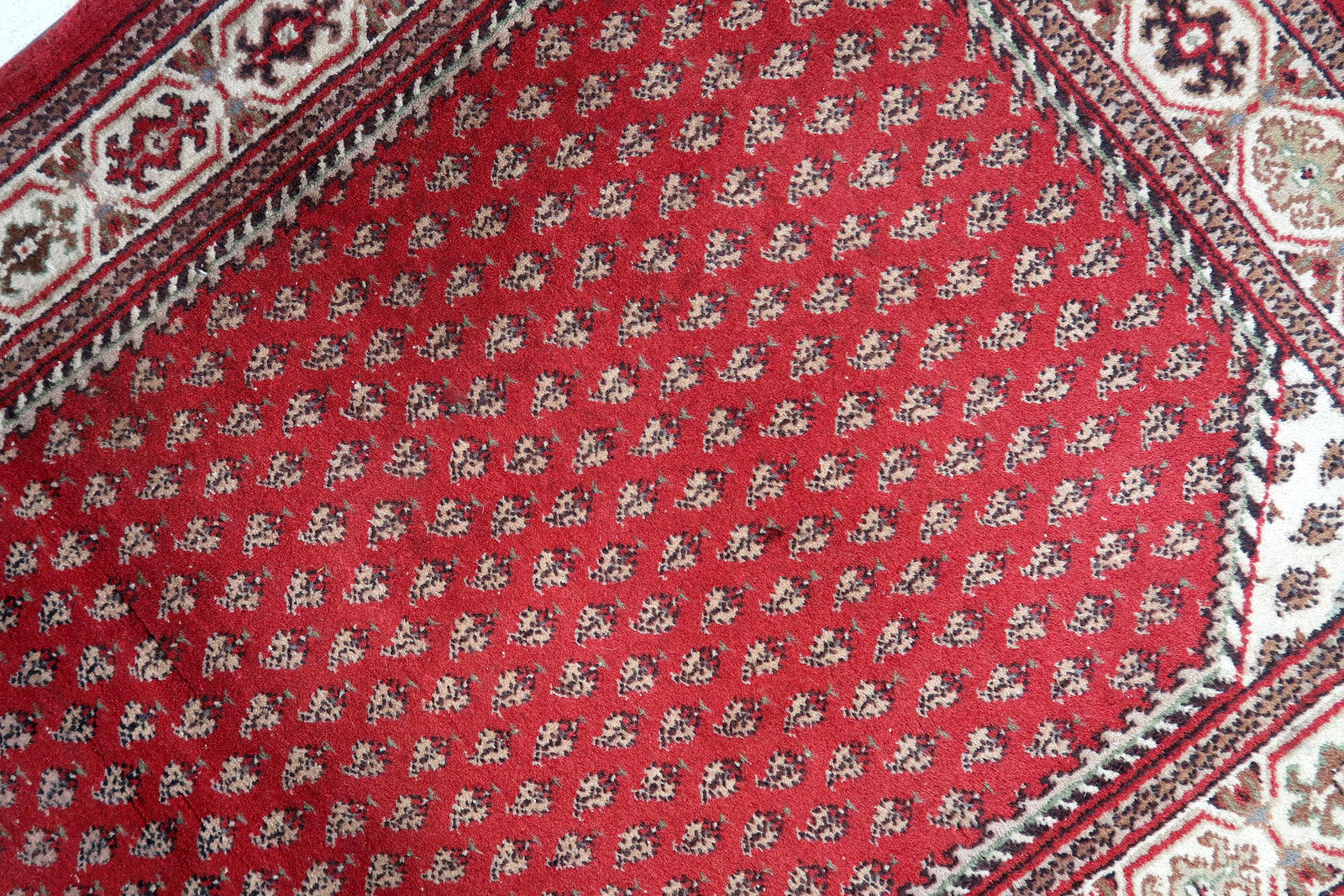 Handmade vintage Indian Seraband rug 1970s