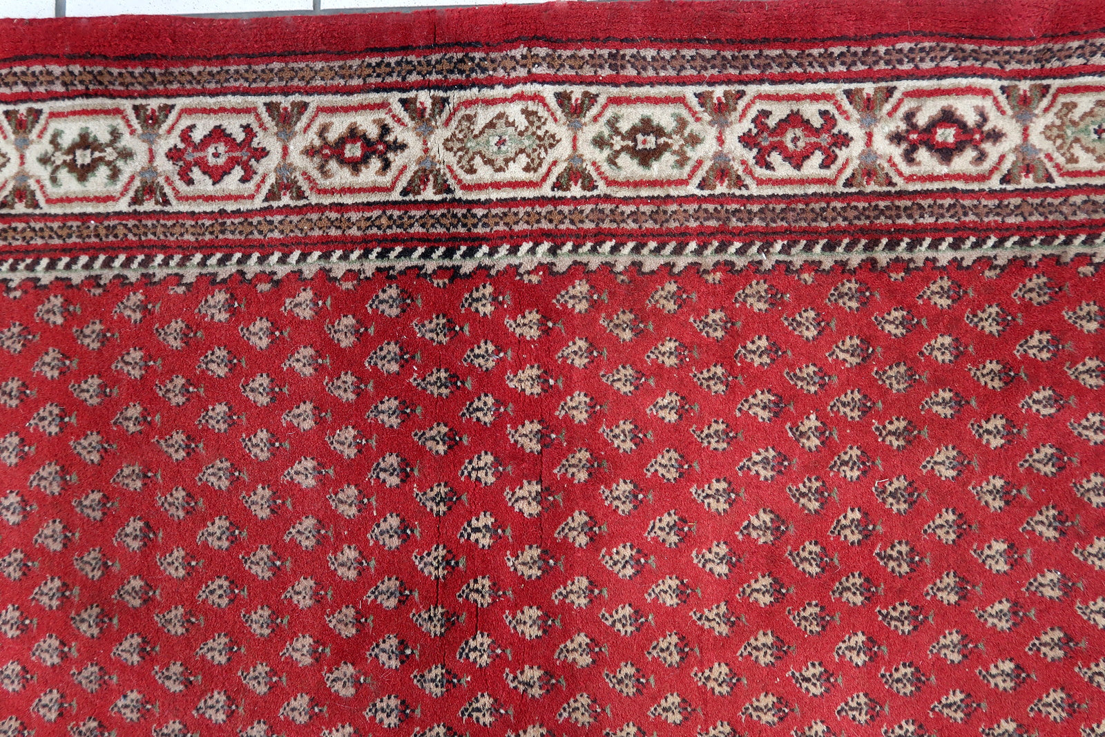 Handmade vintage Indian Seraband rug 1970s