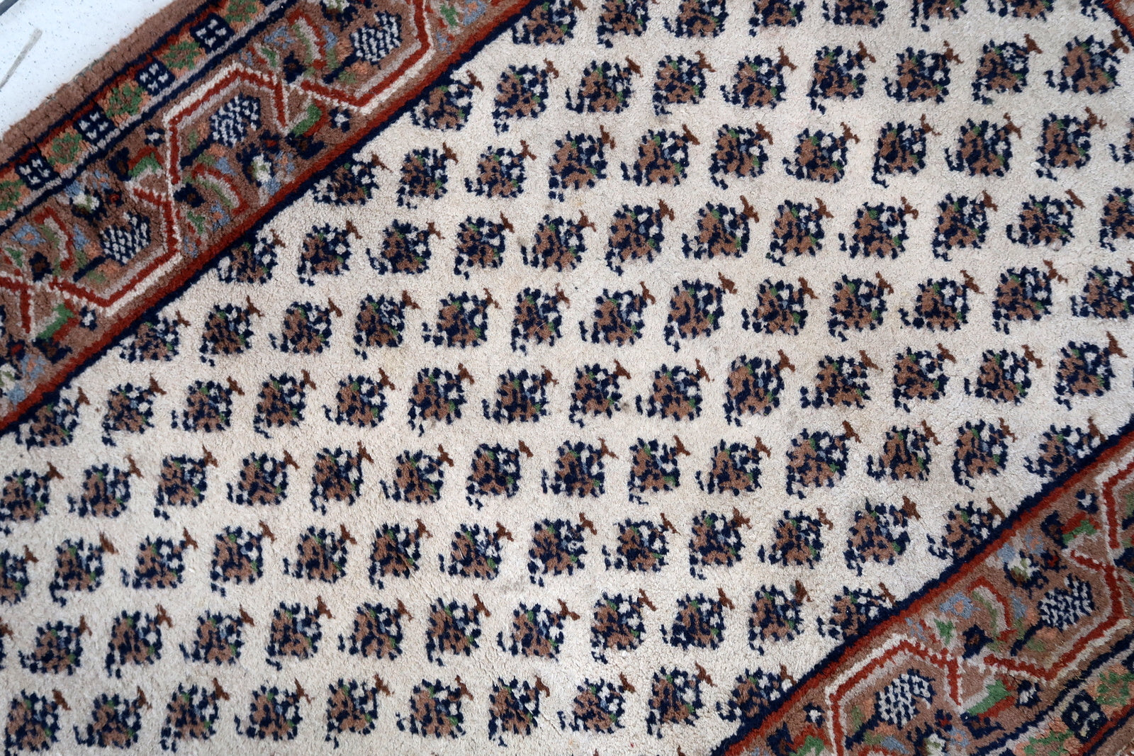 Handmade vintage Indian Seraband rug 1970s