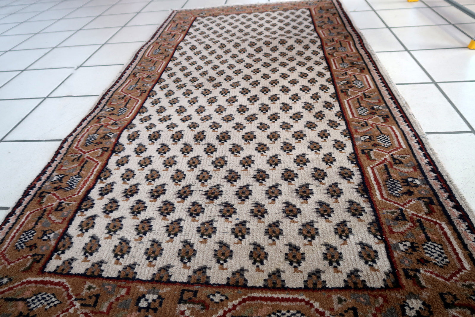 Handmade vintage Indian Seraband rug in white color and all-over design. The rug has been made in the end of 20th century. It is in original good condition.