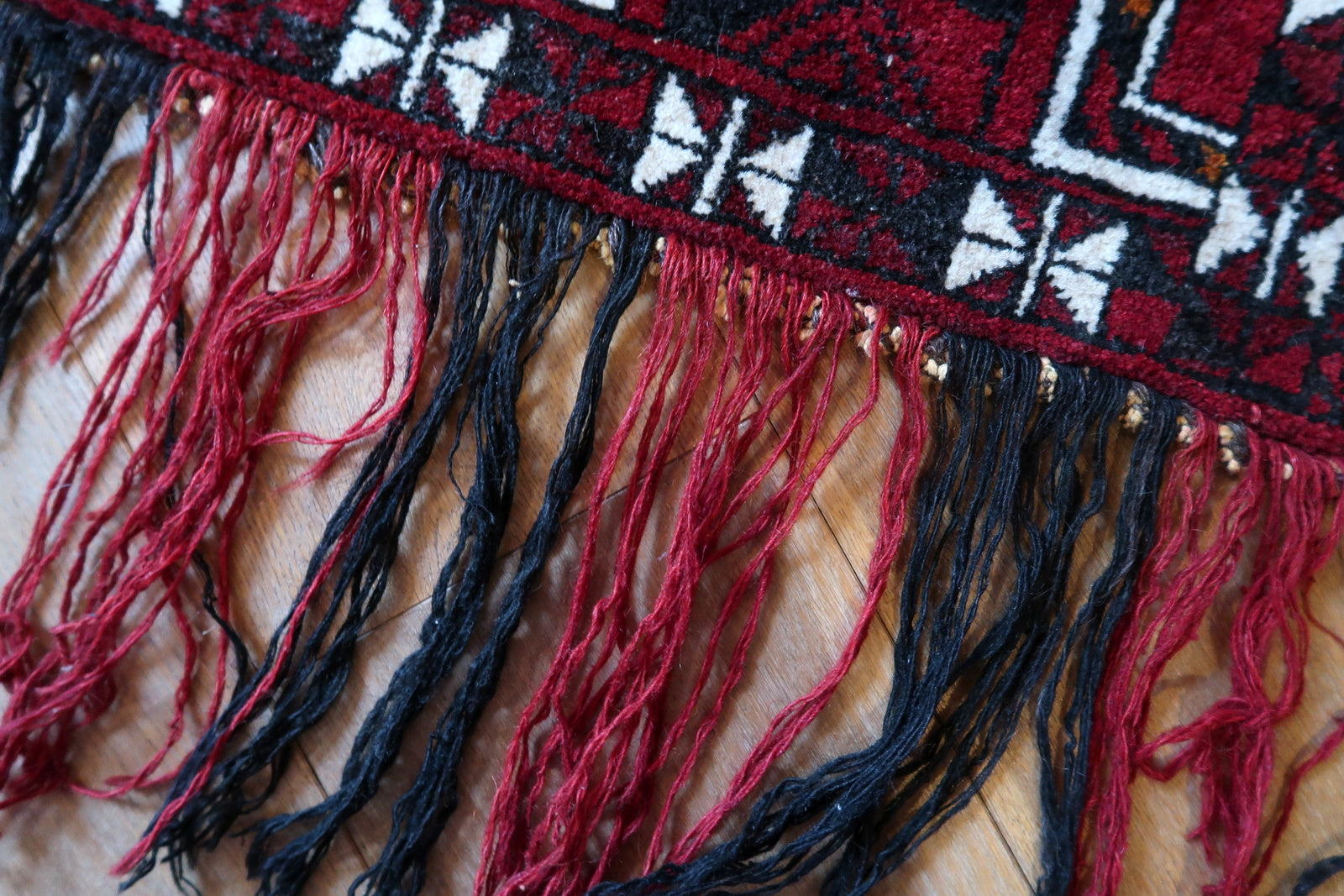Handmade vintage Turkmen Beshir Torba rug in bright red color. The rug is from the end of 20th century in original good condition.