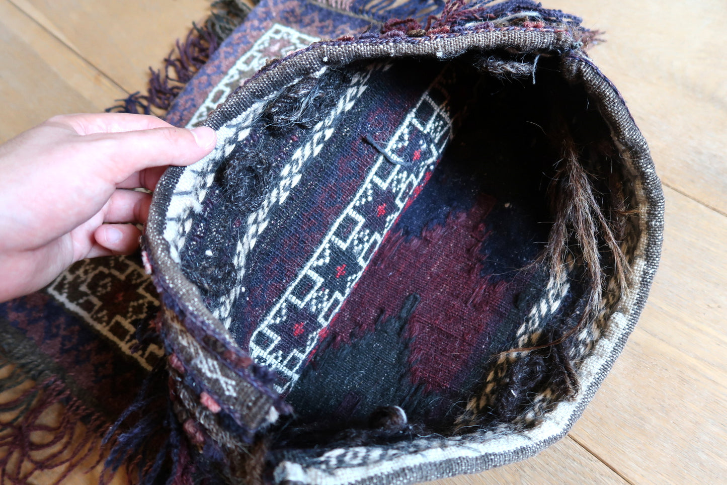Handmade semi-antique Afghan Baluch salt bag in purple and white colors and stars design. The bag is from the beginning of 20th century in original good condition.