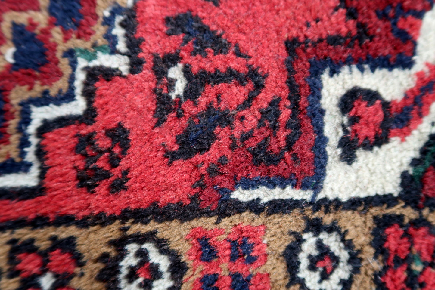 Handmade vintage Middle Eastern rug in traditional medallion design. The rug has been made in wool in the end of 20th century. It is in original good condition.
