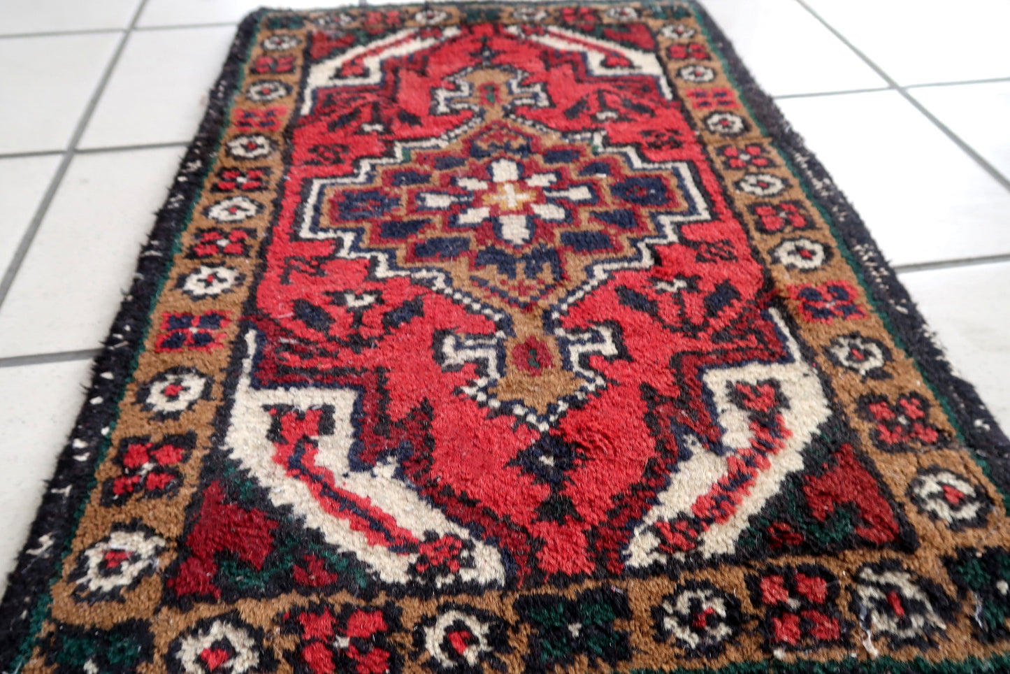 Handmade vintage Middle Eastern rug in traditional medallion design. The rug has been made in wool in the end of 20th century. It is in original good condition.