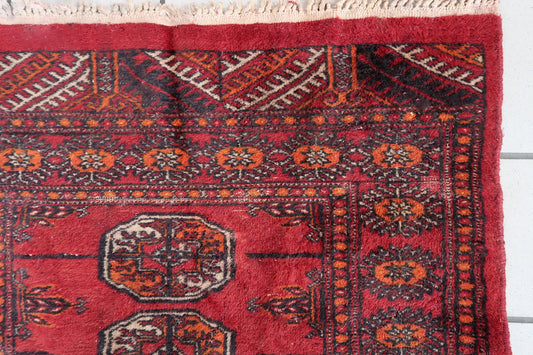 Handmade vintage Pakistani Lahore rug 1970s