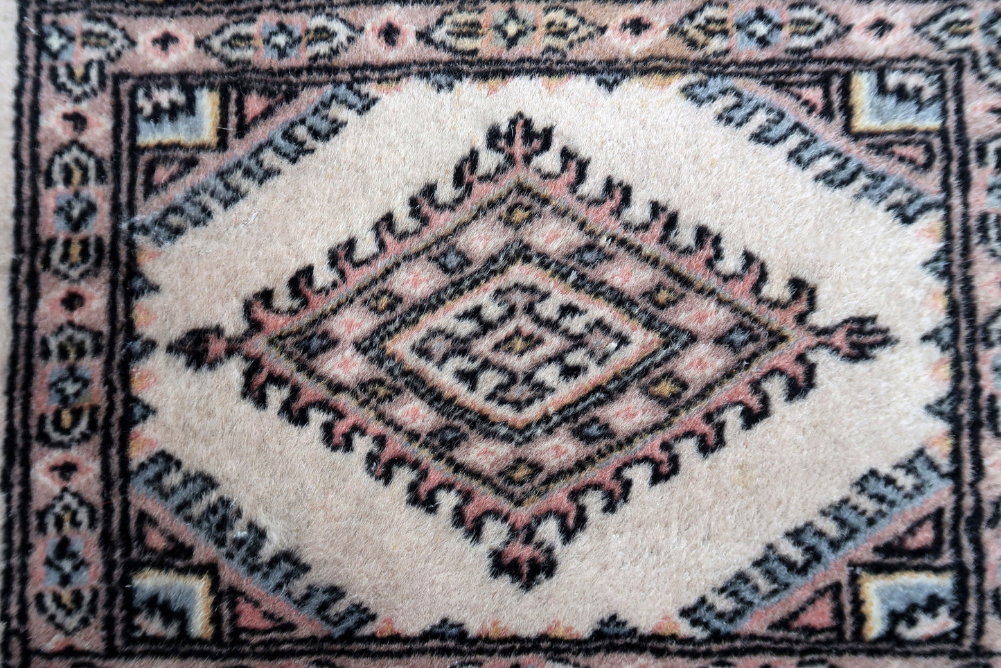 Handmade vintage Uzbek Bukhara rug in traditional design. The rug is from the end of 20th century in original good condition.
