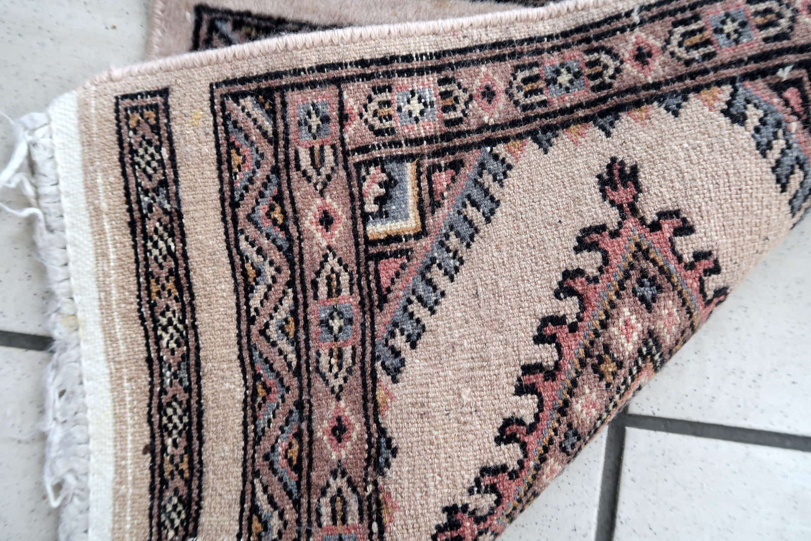 Handmade vintage Uzbek Bukhara rug in traditional design. The rug is from the end of 20th century in original good condition.