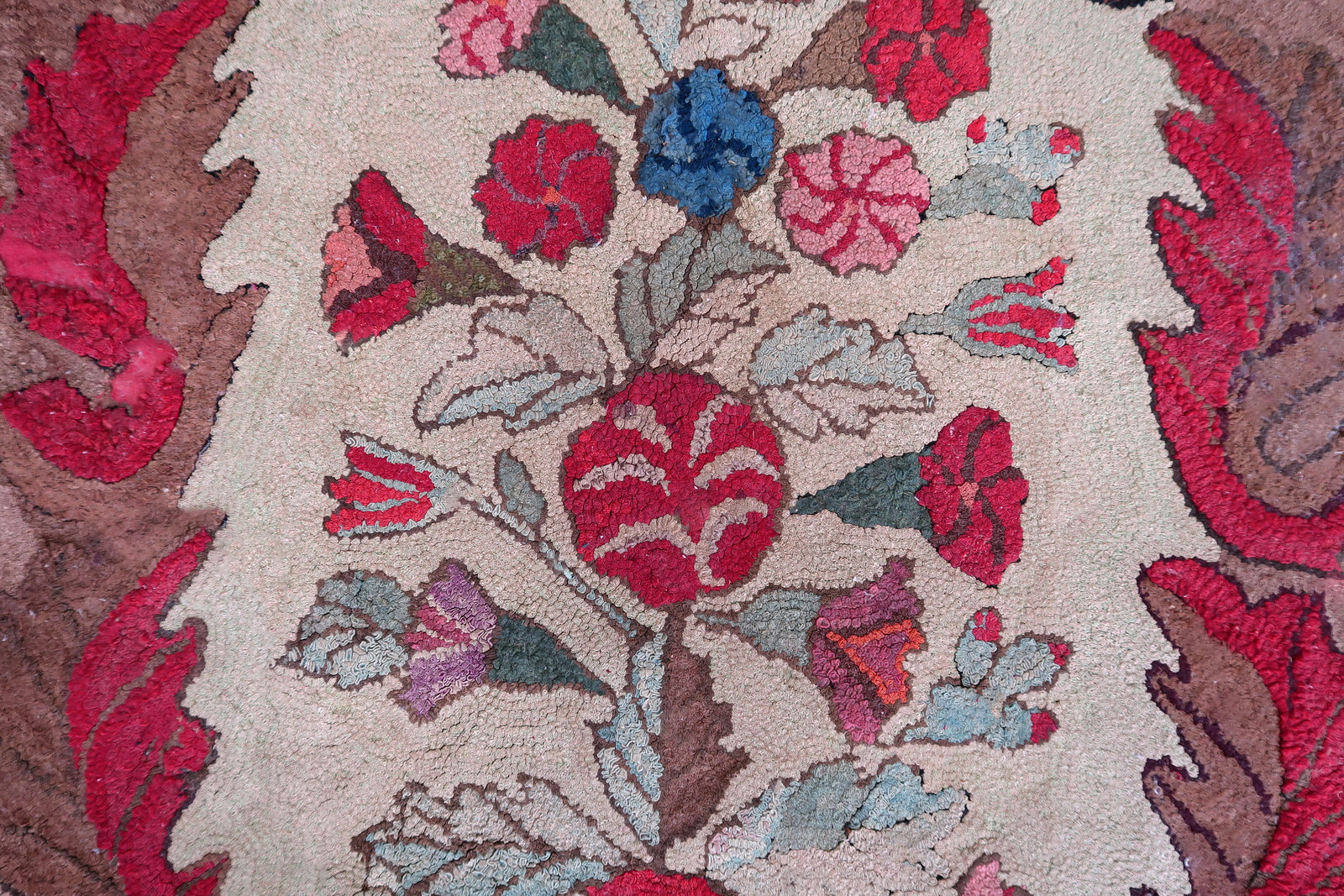 Handmade antique American Hooked rug 1880s