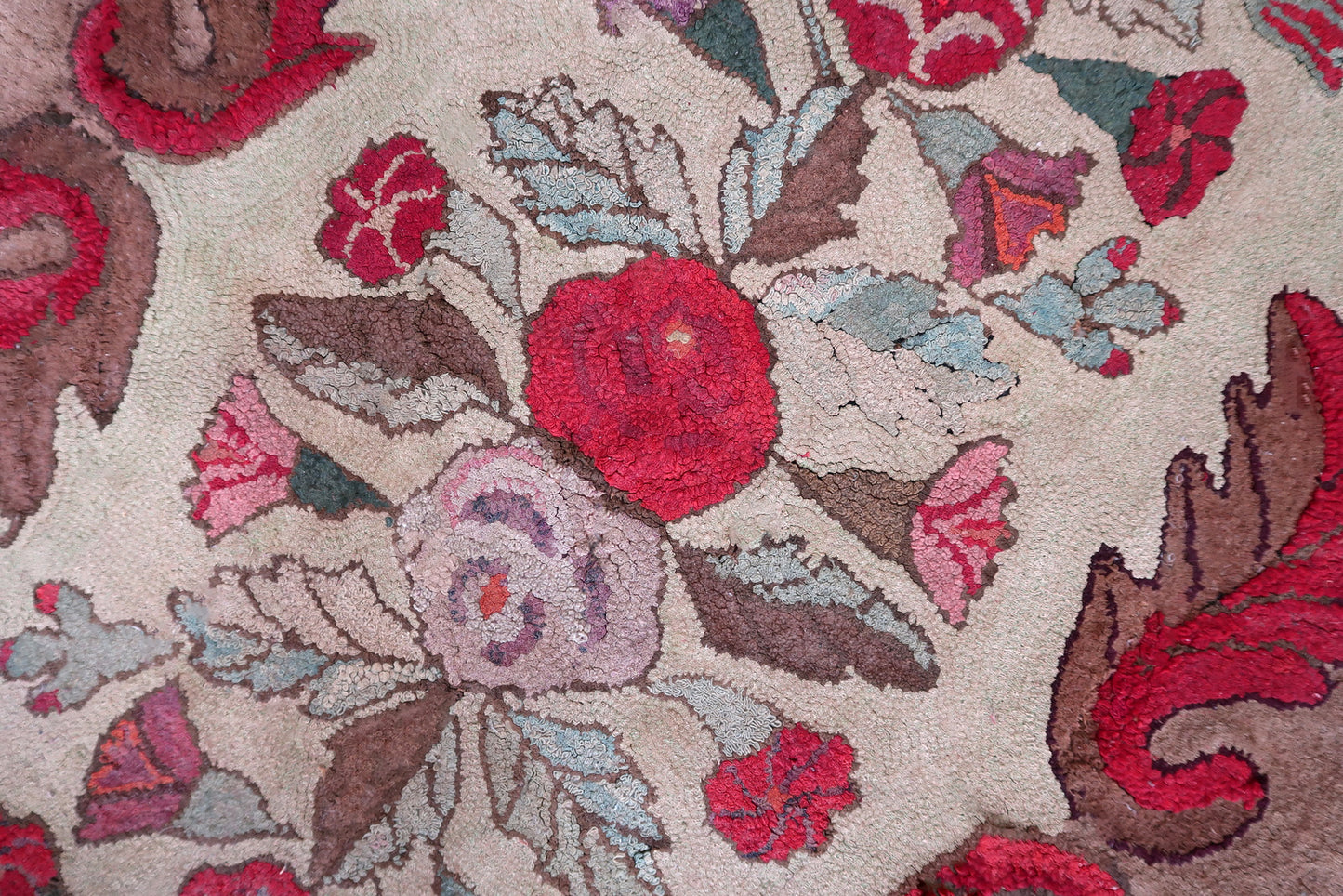 Handmade antique American Hooked rug 1880s