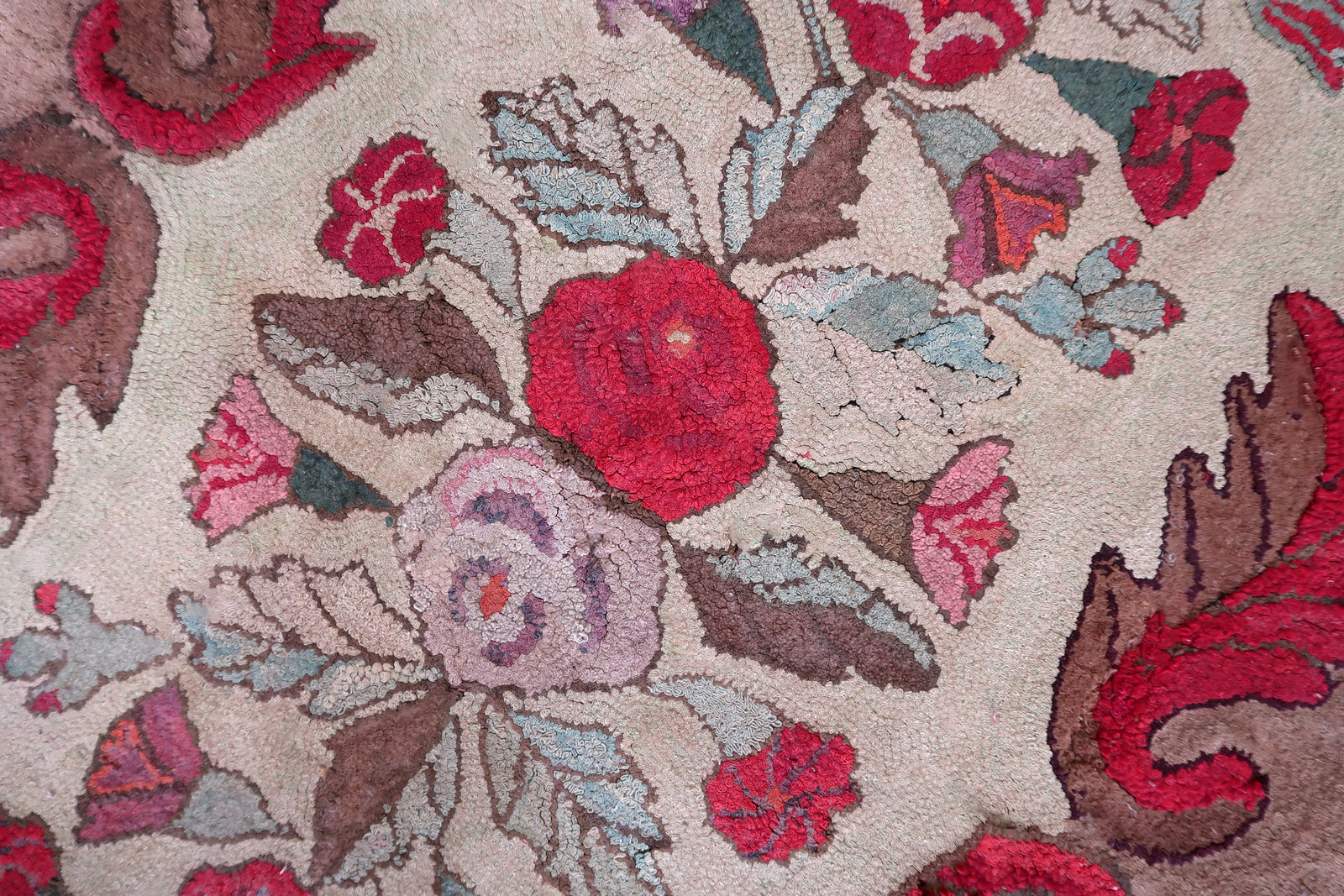 Handmade antique American Hooked rug 1880s