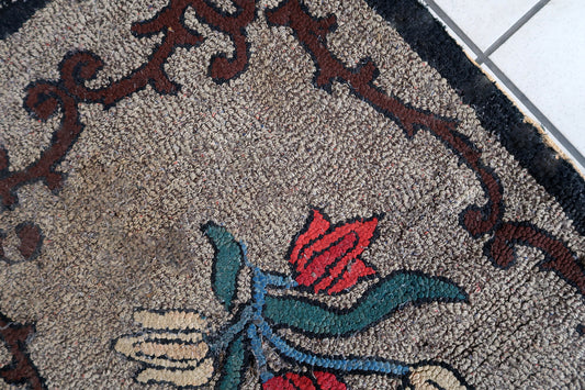 Handmade antique American Hooked rug 1880s