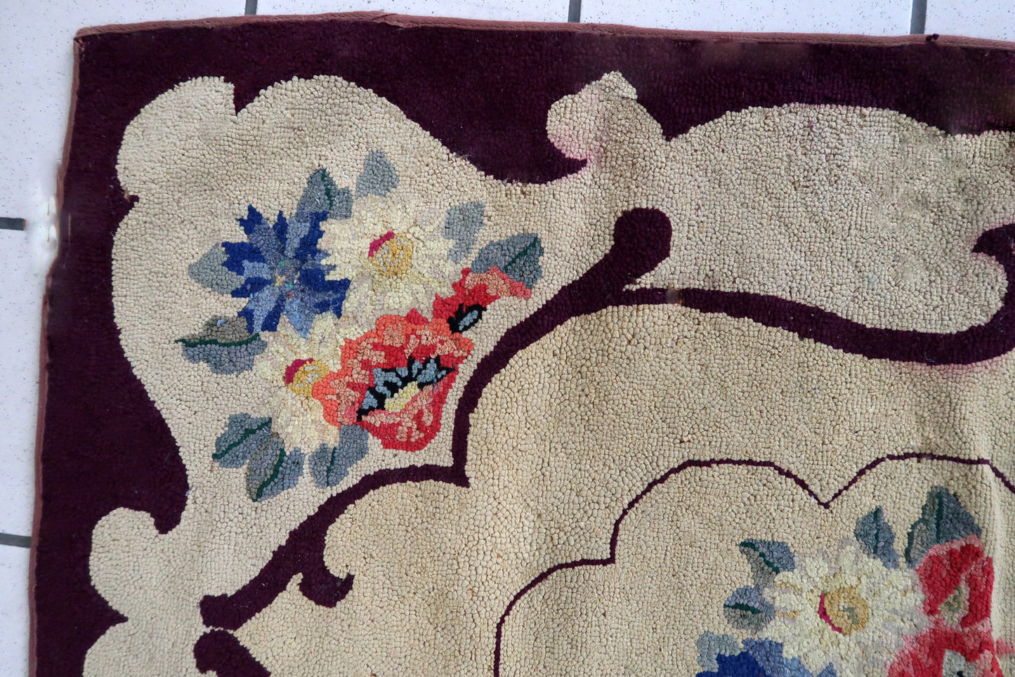 Handmade antique American Hooked rug 1900s