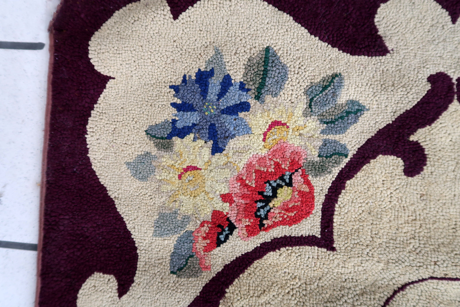 Handmade antique American Hooked rug 1900s