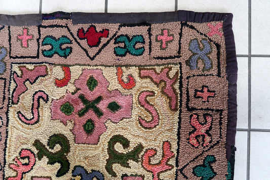 Handmade antique American Hooked rug 1880s
