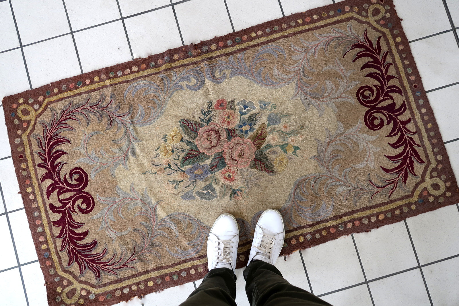 Handmade antique American Hooked rug in floral design. The rug is from the end of 19th century. It is in good condition, has some old restorations.