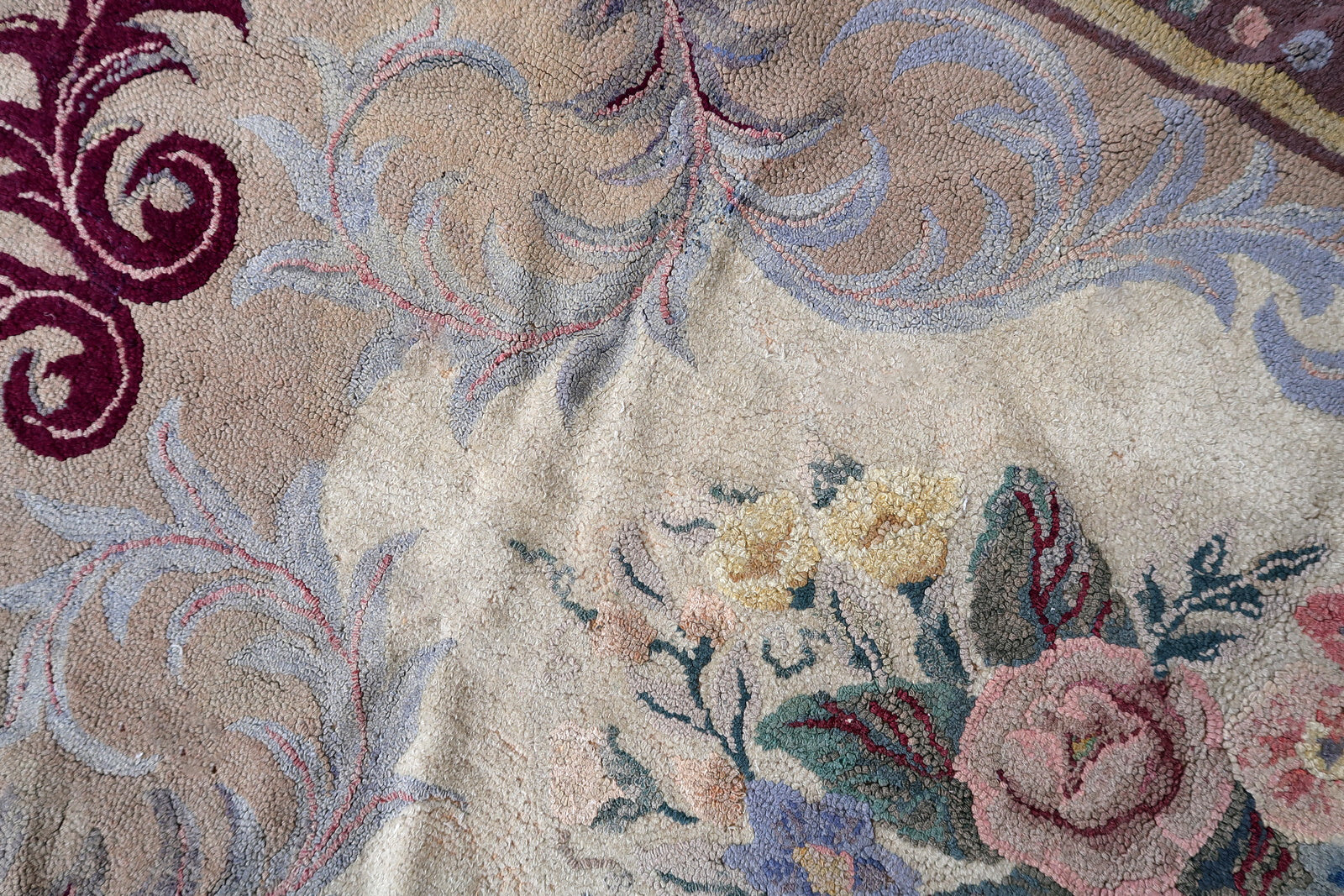 Handmade antique American Hooked rug in floral design. The rug is from the end of 19th century. It is in good condition, has some old restorations.