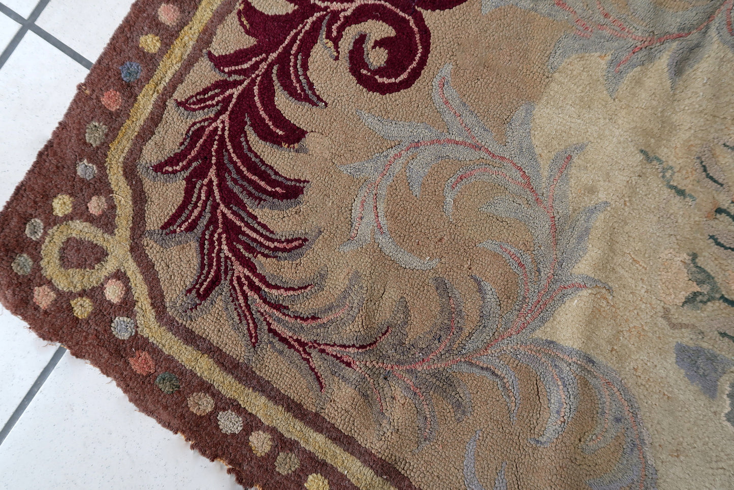 Handmade antique American Hooked rug in floral design. The rug is from the end of 19th century. It is in good condition, has some old restorations.