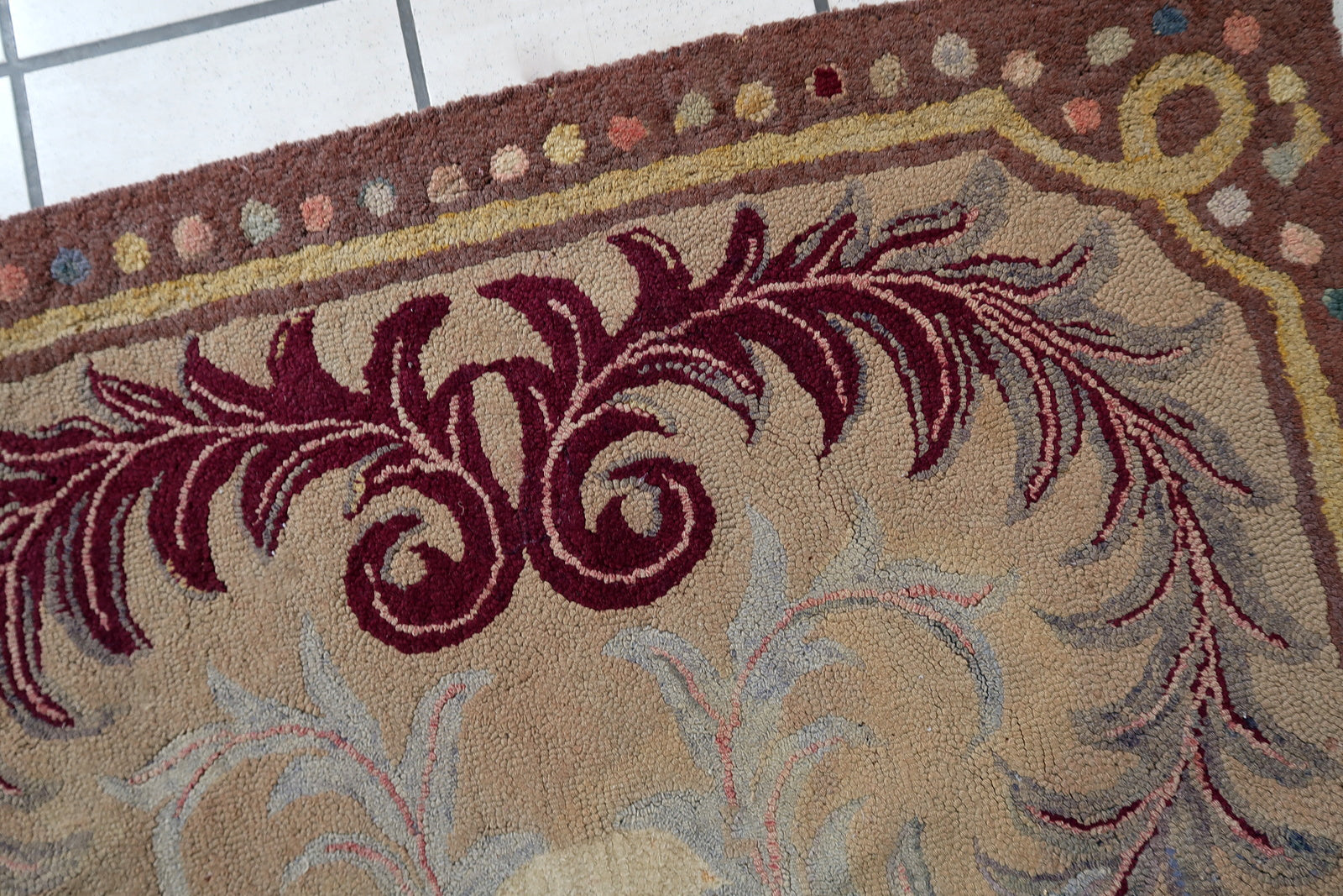 Handmade antique American Hooked rug in floral design. The rug is from the end of 19th century. It is in good condition, has some old restorations.