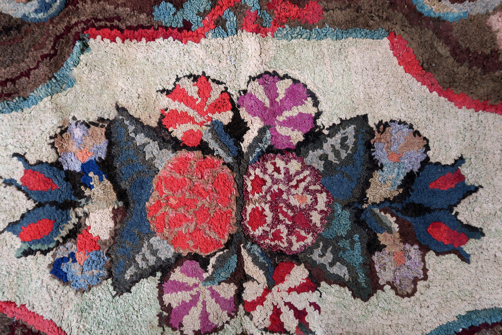 Handmade antique American Hooked rug 1880s