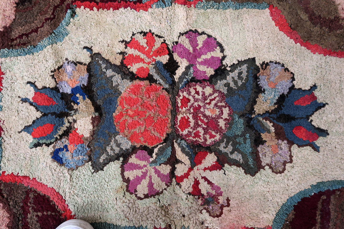 Handmade antique American Hooked rug 1880s