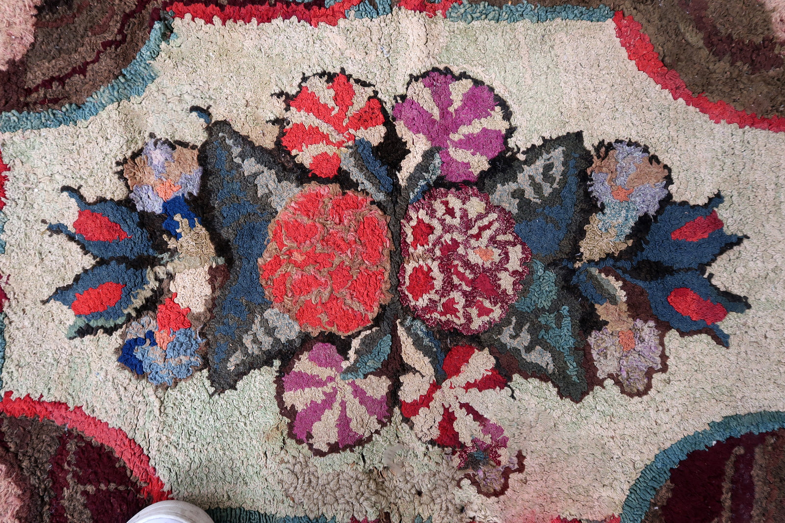 Handmade antique American Hooked rug 1880s