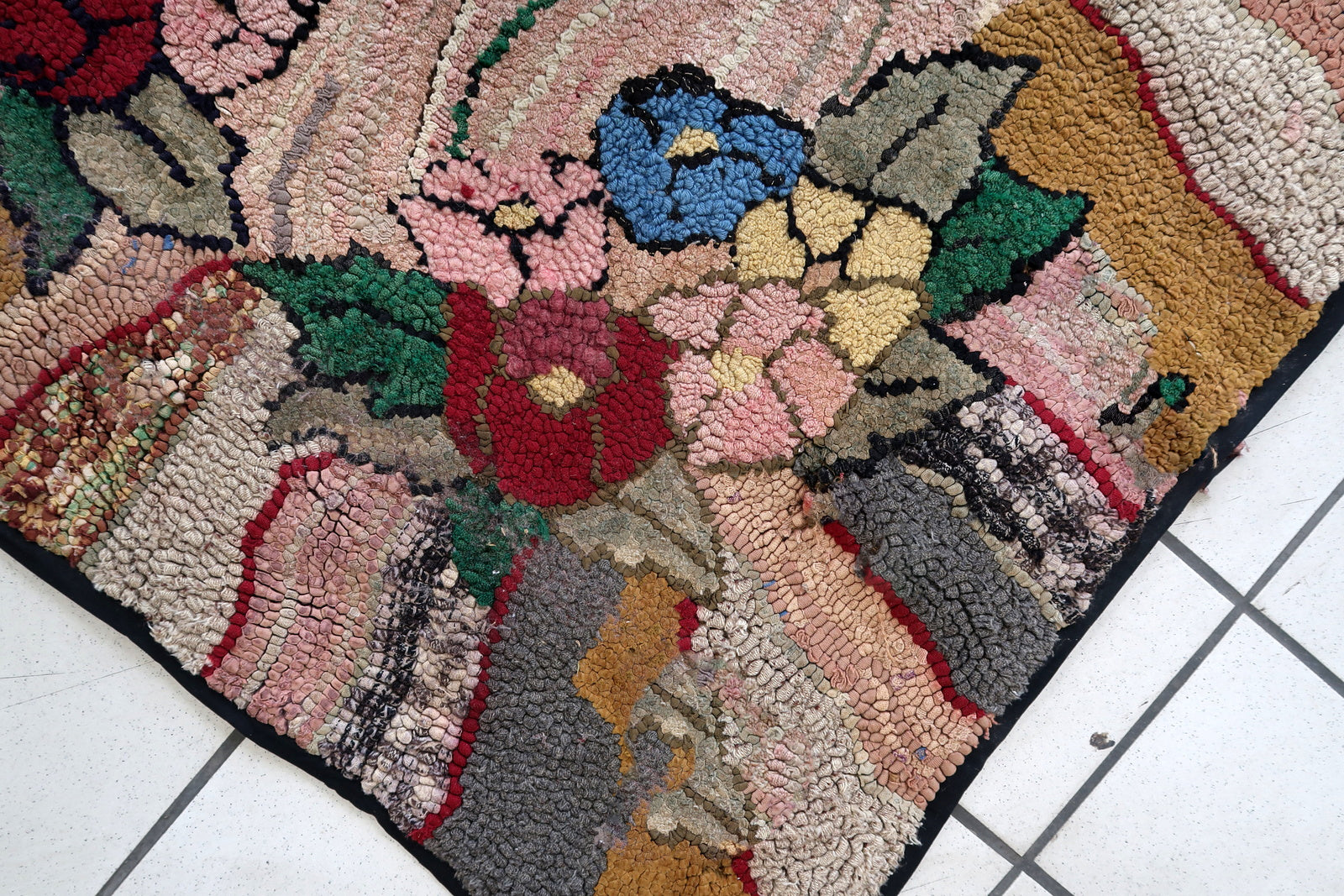 Handmade antique American Hooked rug 1880s