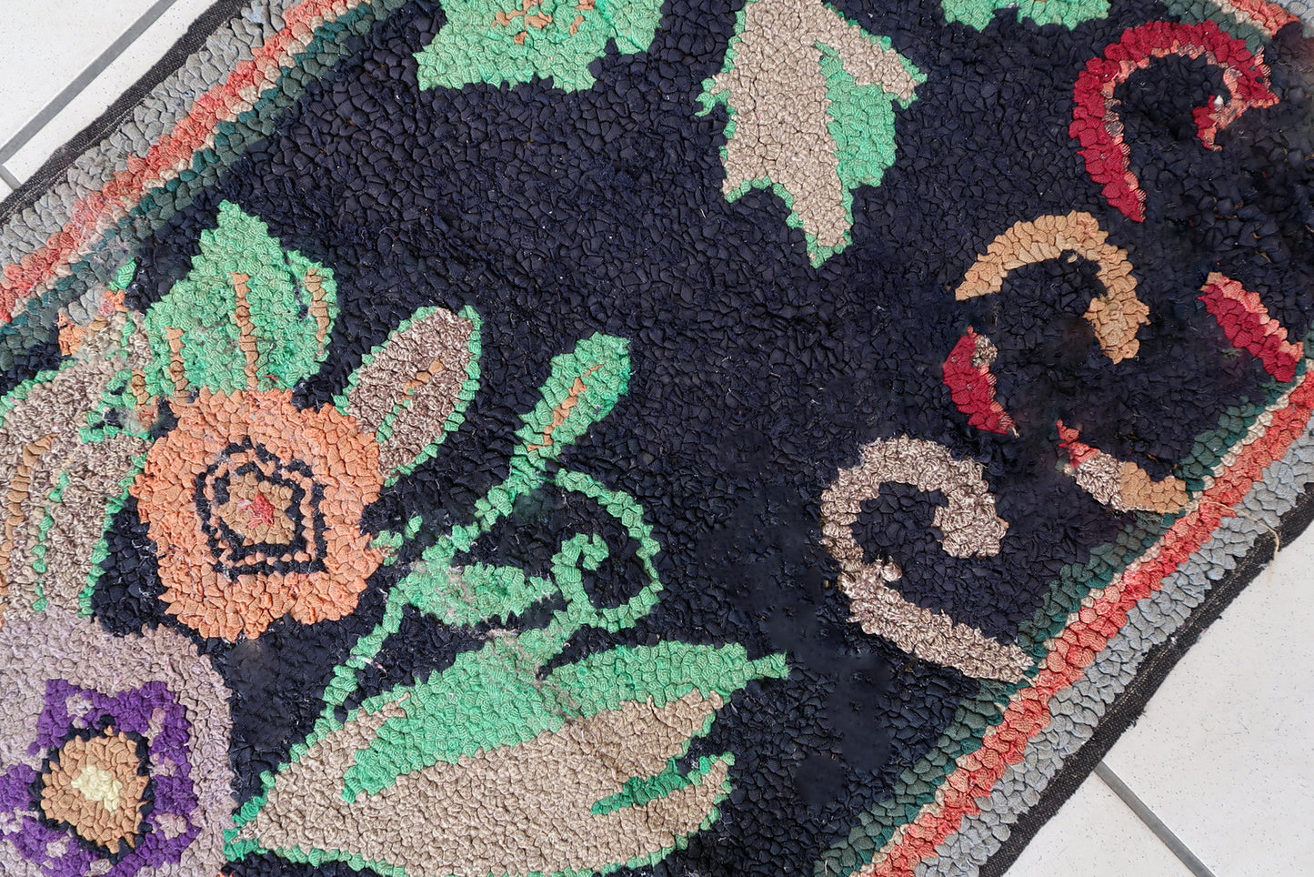 Handmade antique American Hooked rug 1900s