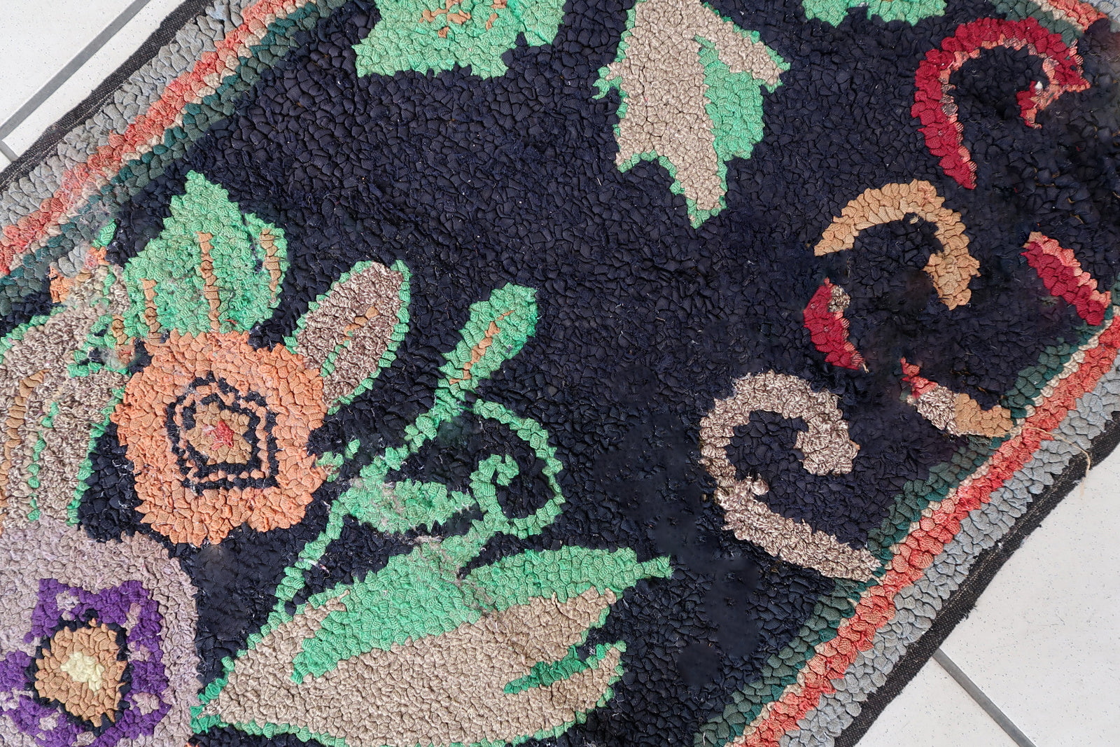 Handmade antique American Hooked rug 1900s