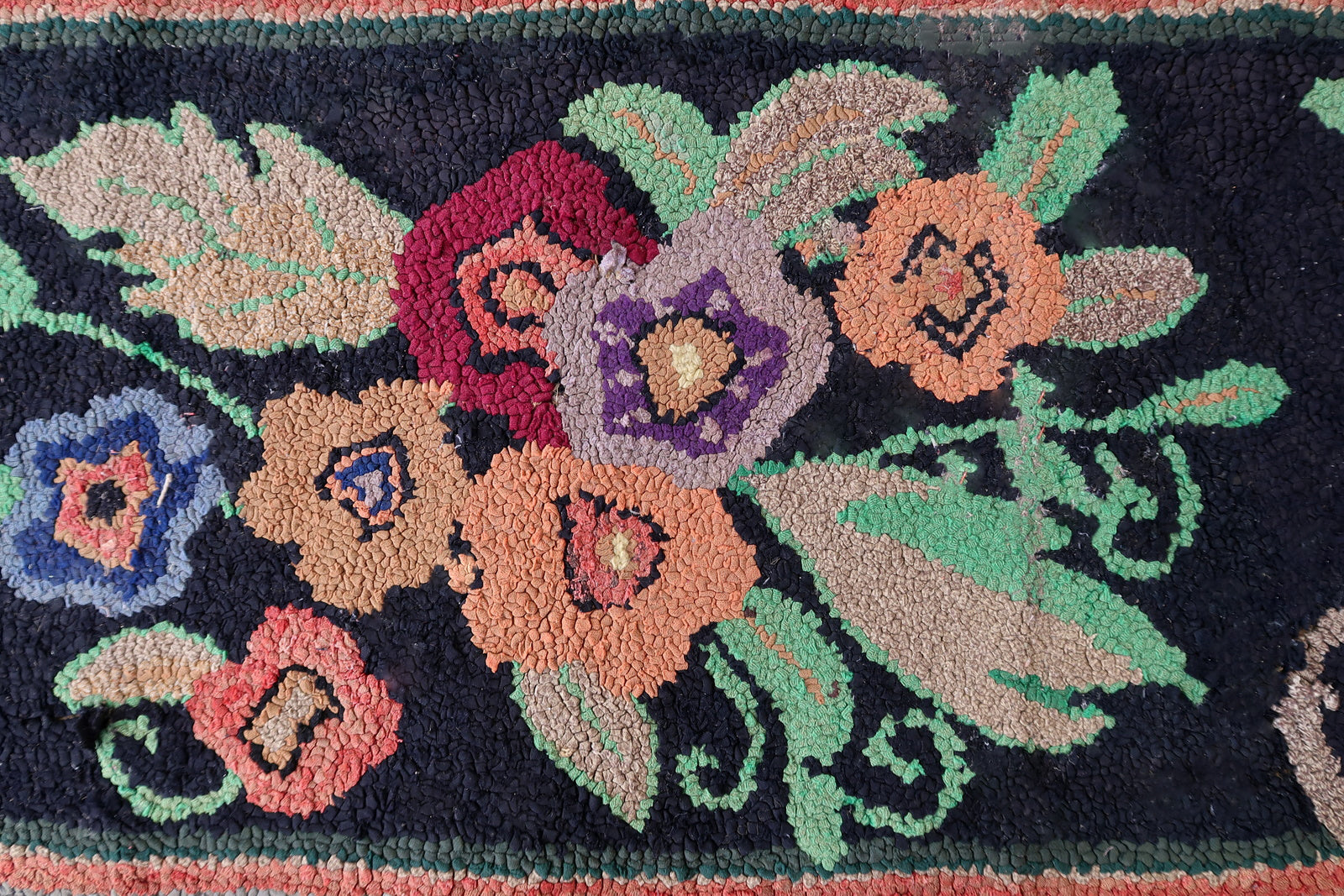 Handmade antique American Hooked rug 1900s