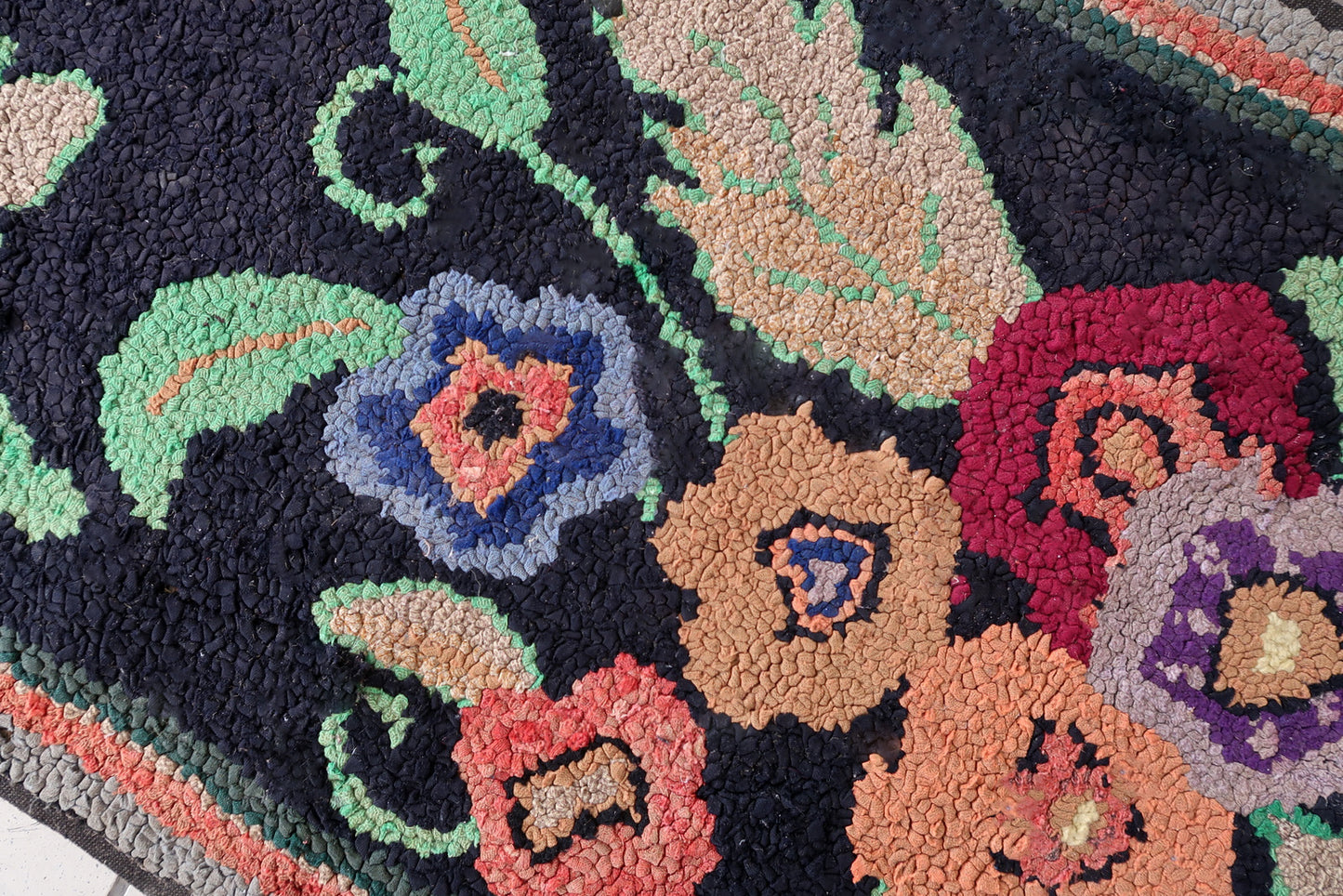 Handmade antique American Hooked rug 1900s