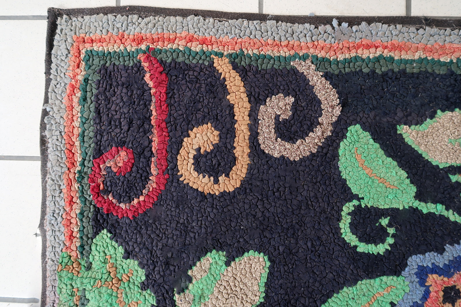 Handmade antique American Hooked rug in floral design and black background. The rug is from the beginning of 20th century. It is in good condition, has some old restorations. 