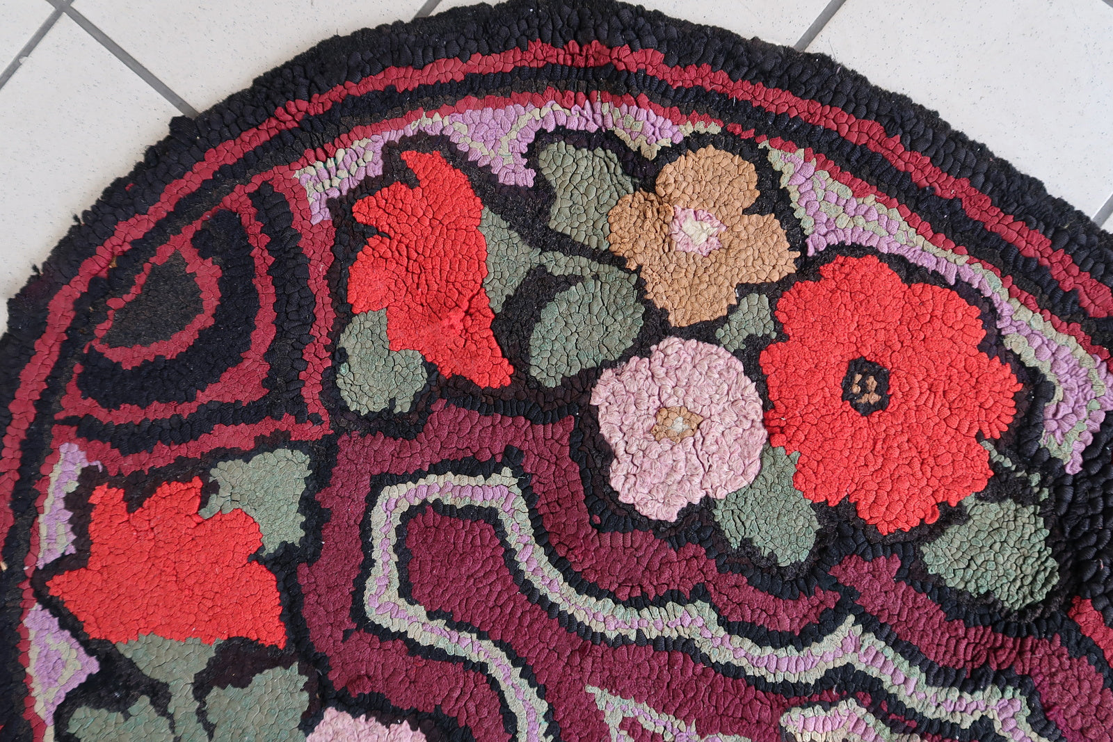 Handmade antique American Hooked rug 1900s