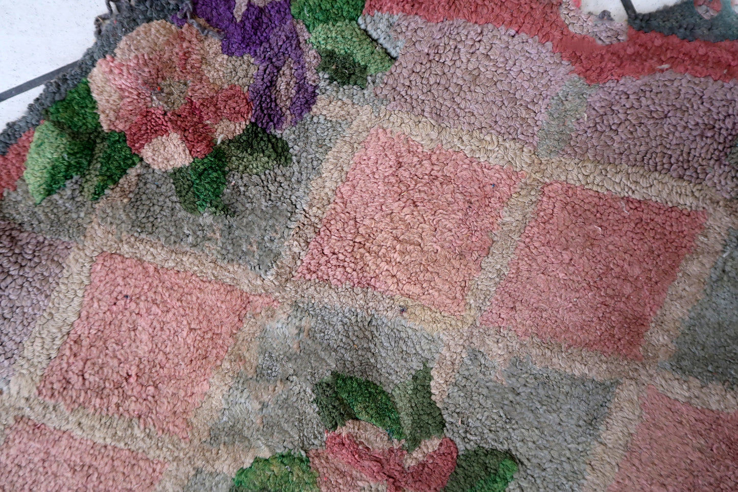 Handmade vintage American Hooked rug 1960s
