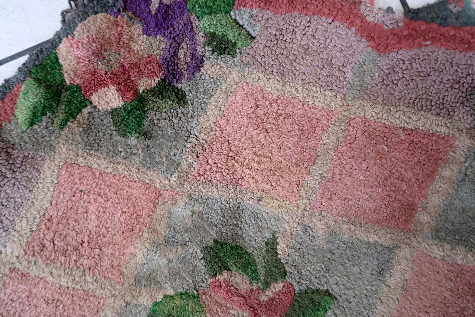Handmade vintage American Hooked rug 1960s