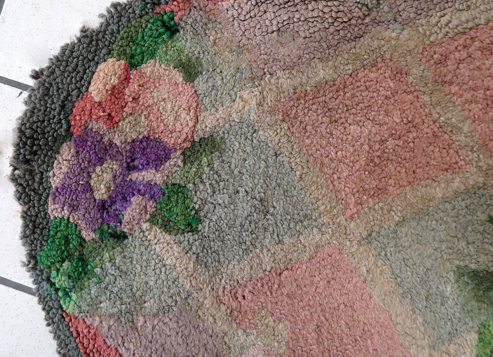 Handmade vintage American Hooked rug in unusual design and pastel shades. The rug is from the end of 20th century. It has some old restorations.
