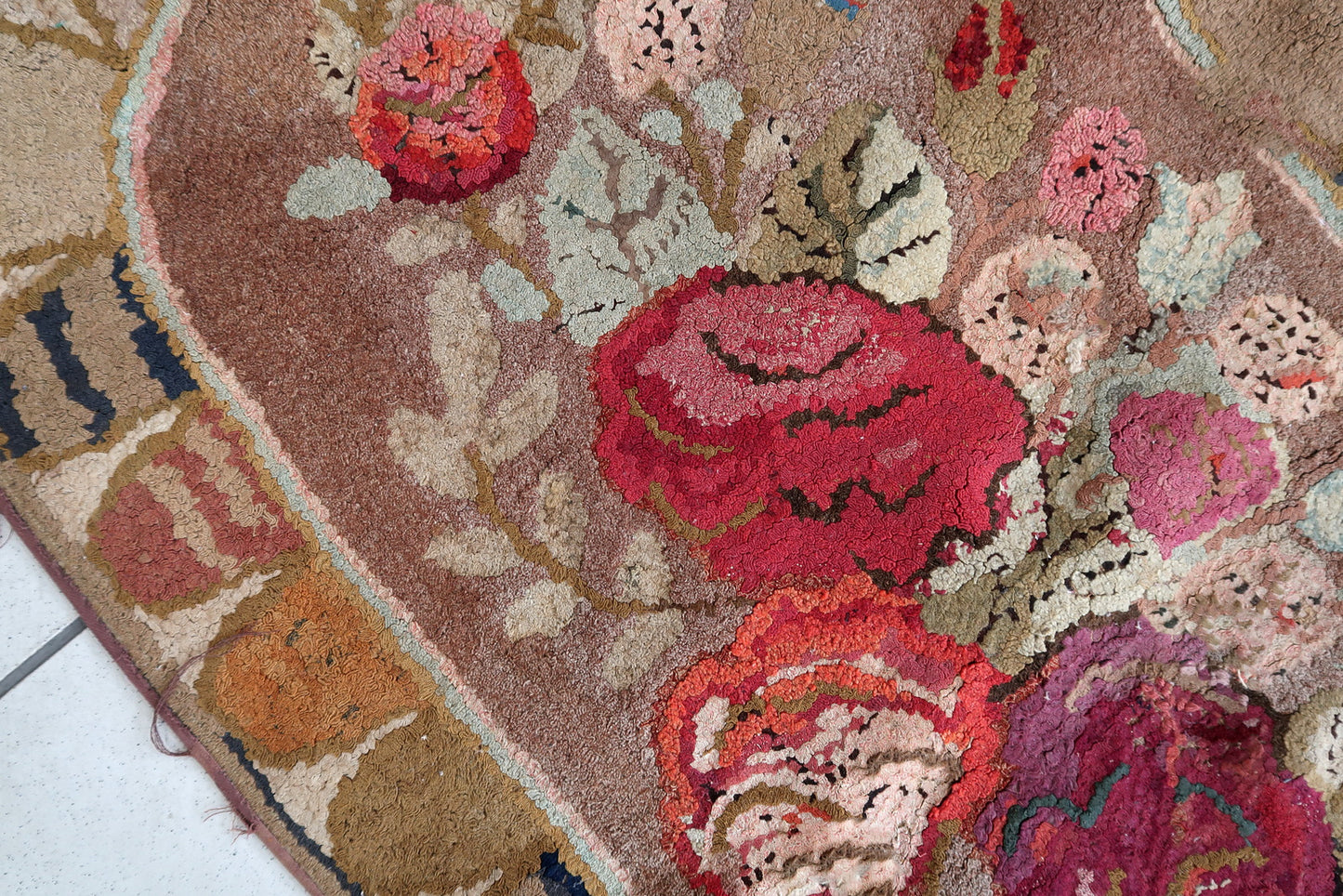 Handmade antique American Hooked rug 2.1' x 3.6' (67cm x 110cm) 1880s - 1C993