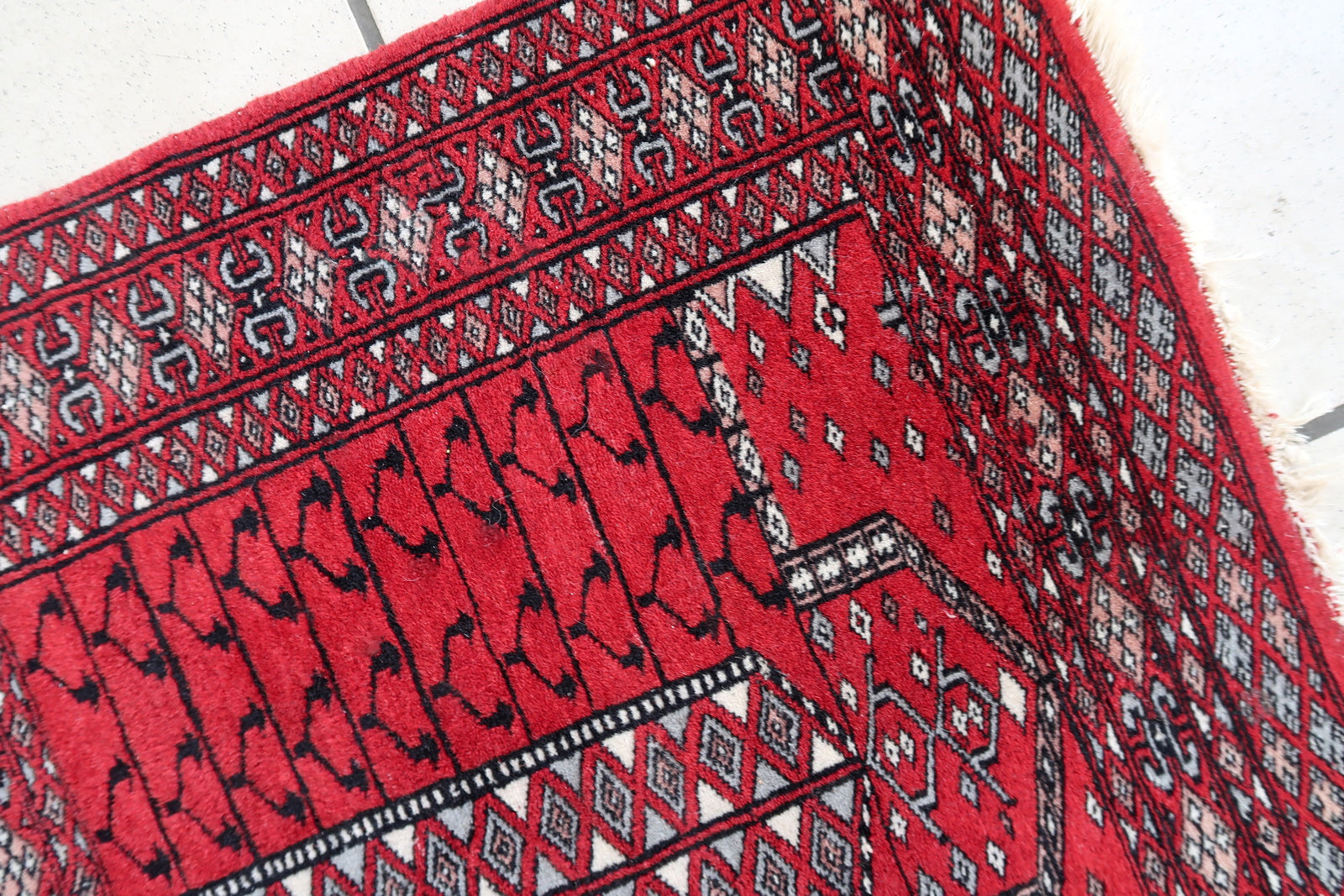 Handmade vintage Pakistani Lahore prayer rug 1970s