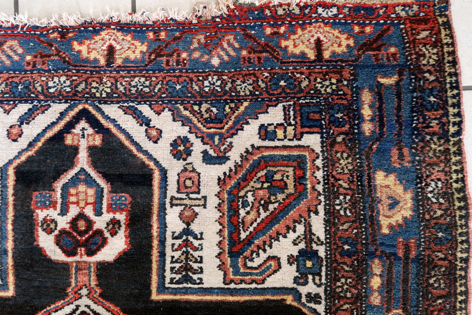Handmade antique Persian Malayer rug 1920s