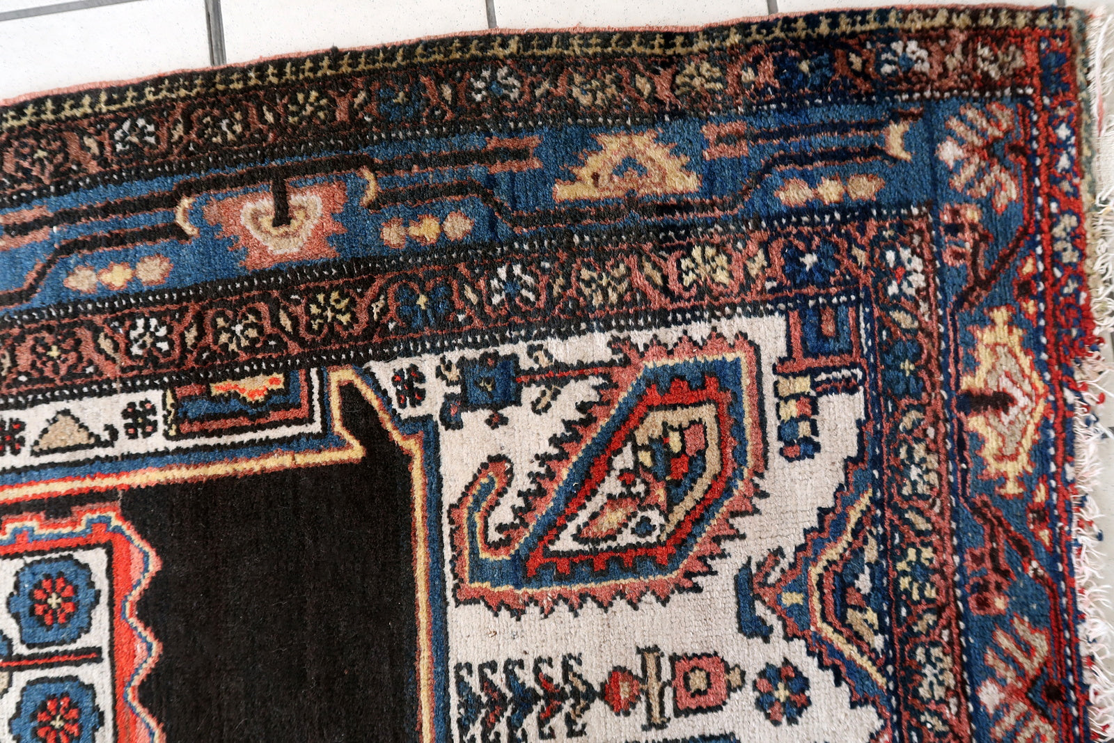 Handmade antique Persian Malayer rug 1920s