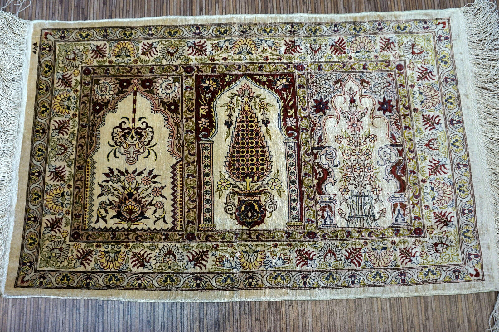 Handmade vintage Turkish Hereke rug made in natural silk. The rug is from the end of 20th century in original good condition.