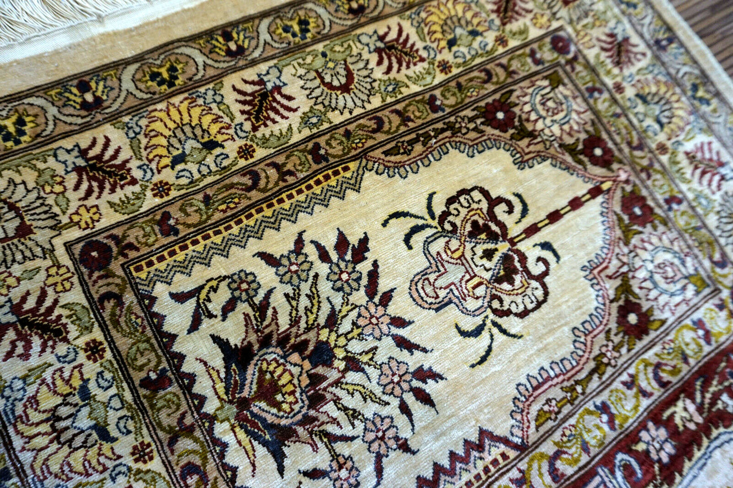 Handmade vintage Turkish Hereke rug made in natural silk. The rug is from the end of 20th century in original good condition.