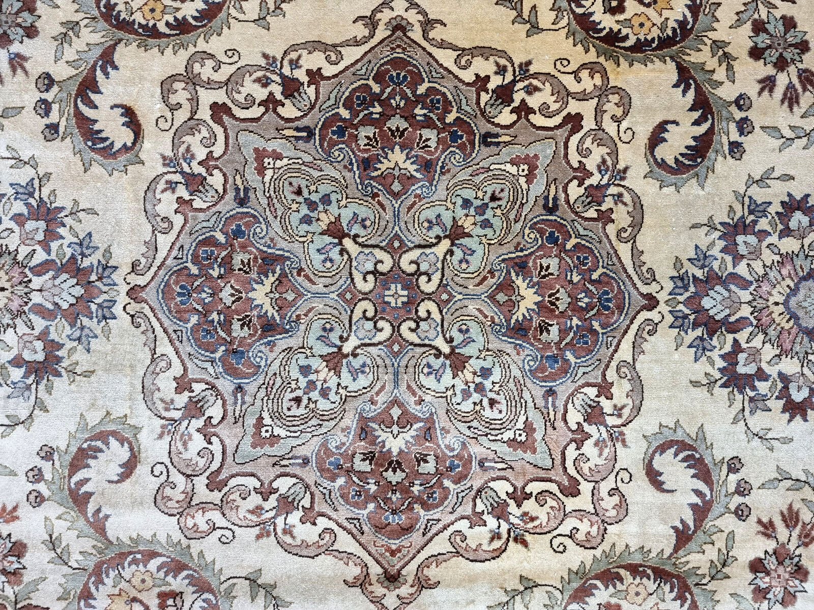 Handmade vintage Turkish Kayseri rug made in silk. The rug is from the end of 20th century in original good condition.