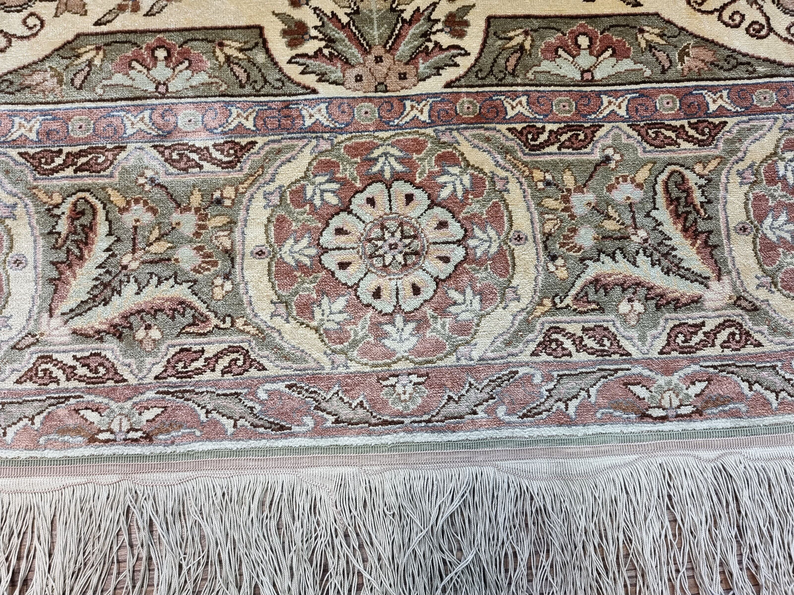 Handmade vintage Turkish Kayseri rug made in silk. The rug is from the end of 20th century in original good condition.