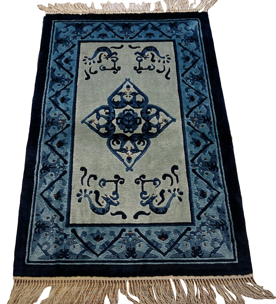Handmade vintage Art Deco Chinese silk rug 1970s