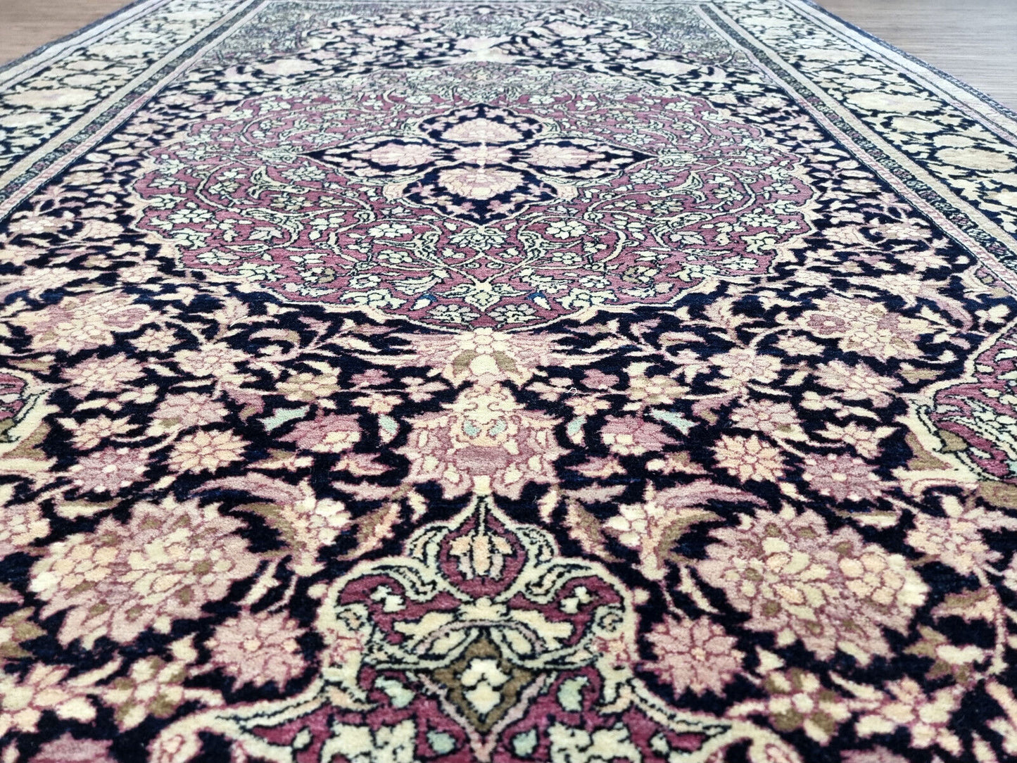 Handmade antiaue Persian Isfahan rug in traditional floral design with large medalllioin. The rug is from the beginning of 20th century in original good condition. It is made in wool.