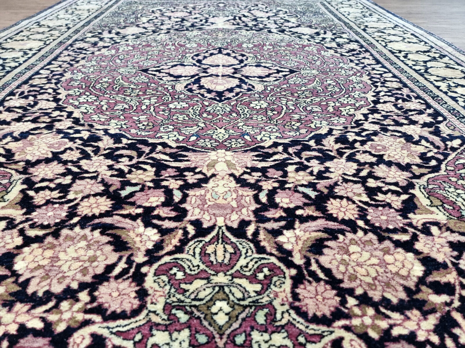 Handmade antiaue Persian Isfahan rug in traditional floral design with large medalllioin. The rug is from the beginning of 20th century in original good condition. It is made in wool.