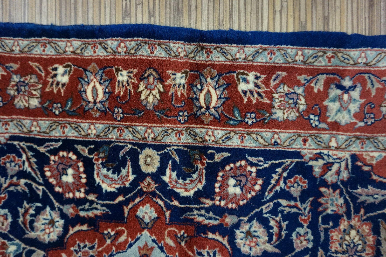 Handmade vintage Persian Isfahan rug in traditional medallion design. The rug is from the end of 20th century in original good condition. It is made in wool.