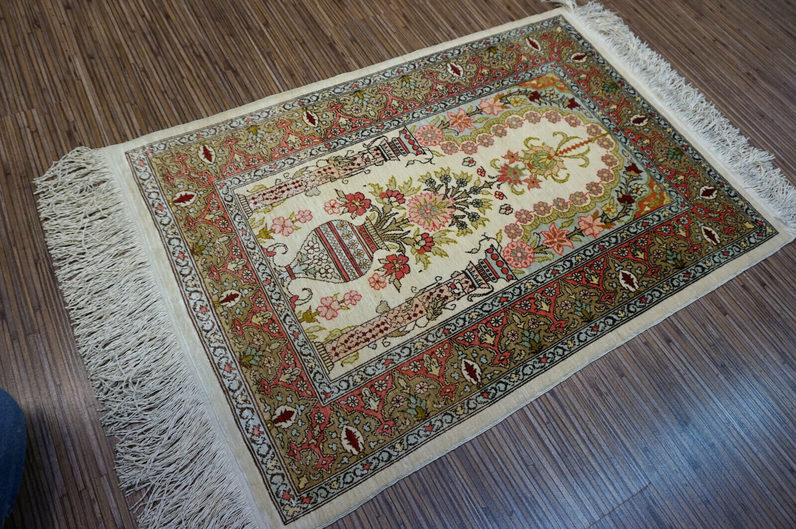 Traditional Turkish Hereke Rug in silk