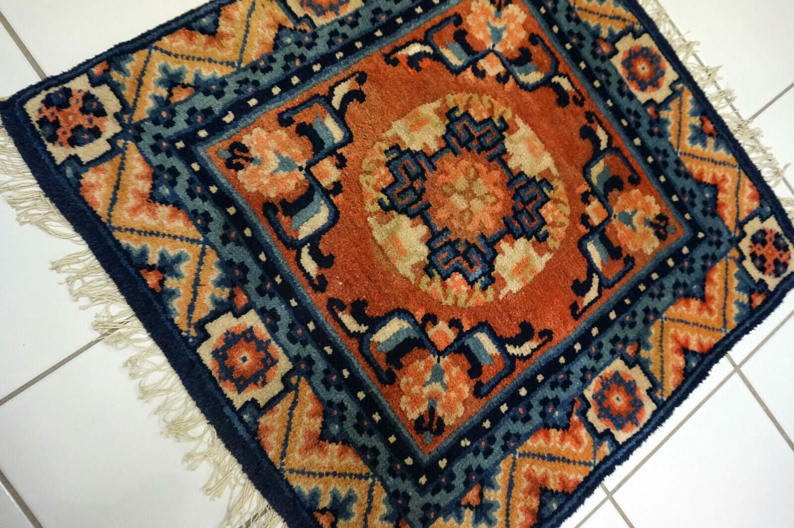 Detailed View of Ningsha Rug's Beige, Red, and Blue Hues, showcasing Traditional Floral Medallion Design and Fine Wool Material